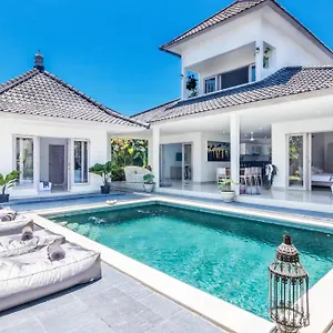 villa-maviba.hotelsseminyak.net/