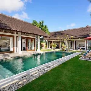 noa-3-bed-luxury-villa-large-pool-in-oberoi-street.hotelsseminyak.net/